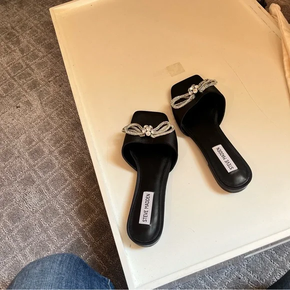 Steven Madden Veda Diamond Bow Flat Sandals Black Satin - Picture 5 of 6